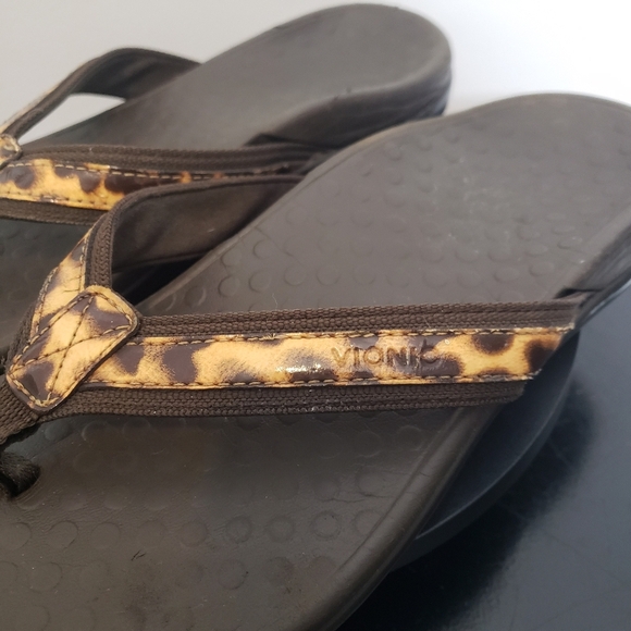 Vionic by Orthaheel Tide II Brown Leopard Leather & Mesh Thong Sandals Size 7 - Picture 2 of 8